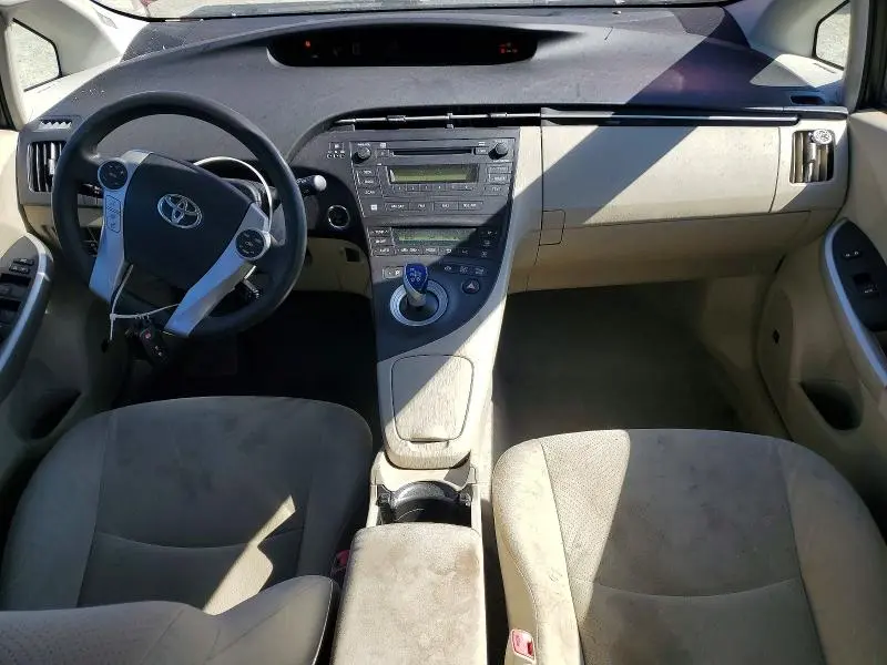 2010 TOYOTA PRIUS III  