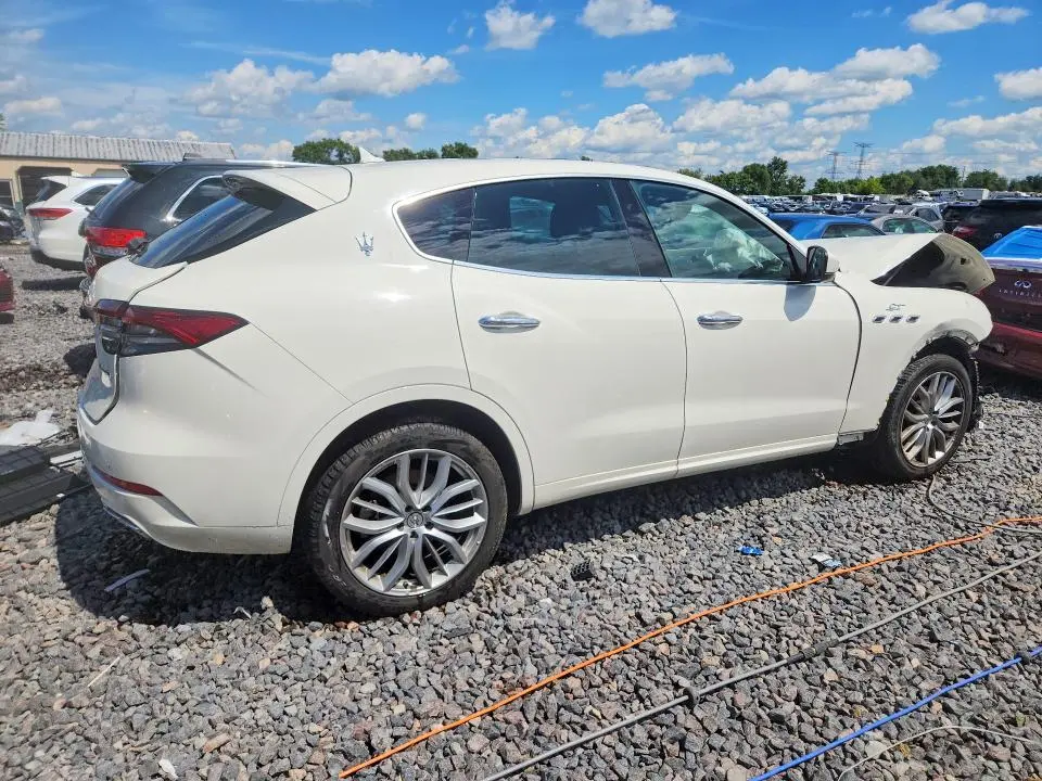 2022 MASERATI LEVANTE BASE  