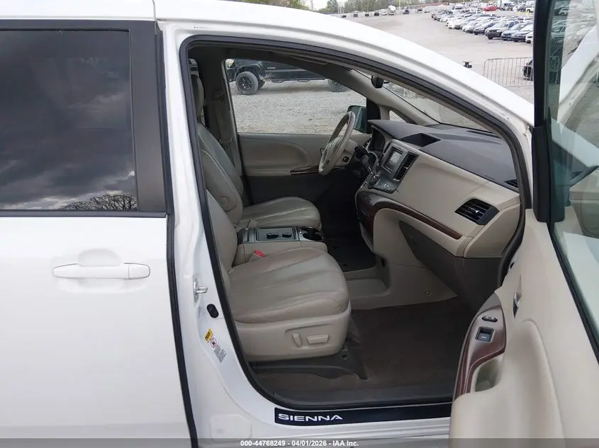 2013 TOYOTA SIENNA XLE V6 8 PASSENGER