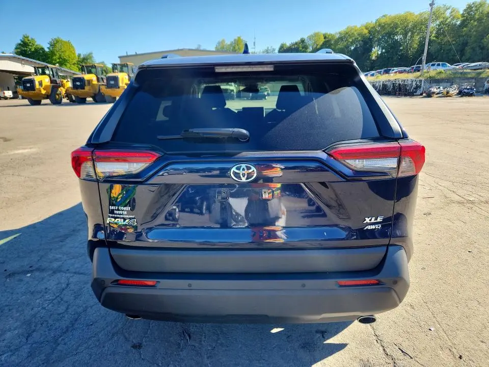 2019 TOYOTA RAV4 XLE  