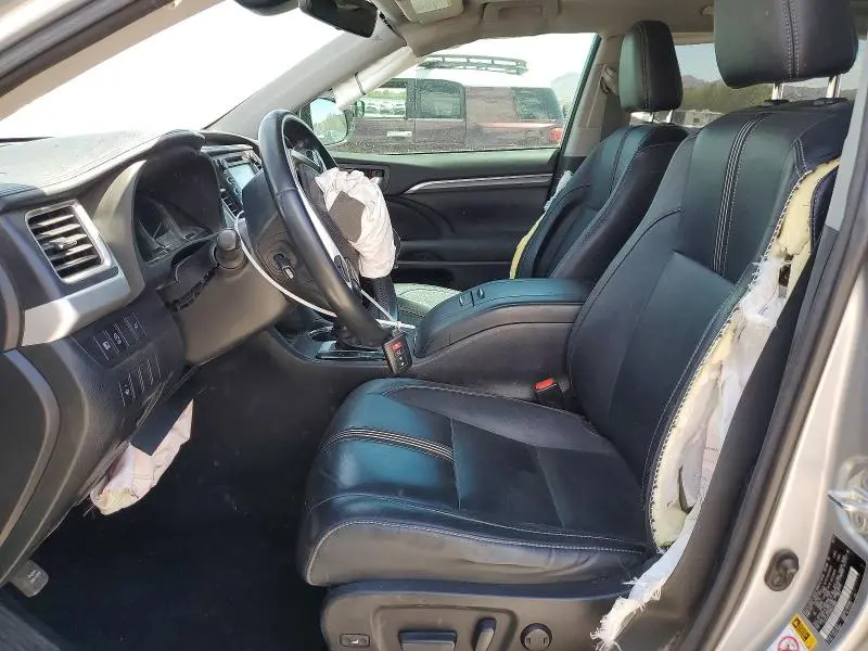 2017 TOYOTA HIGHLANDER SE  