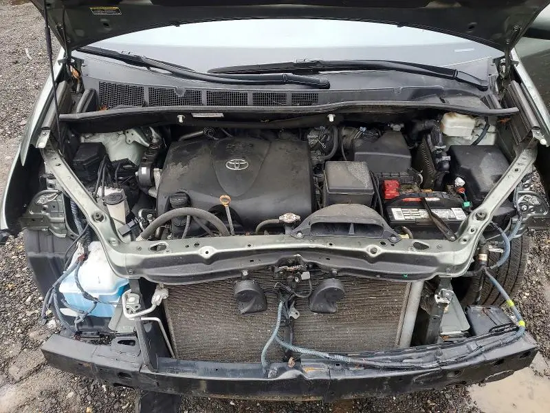 2019 TOYOTA SIENNA XLE 8-PASSENGER  