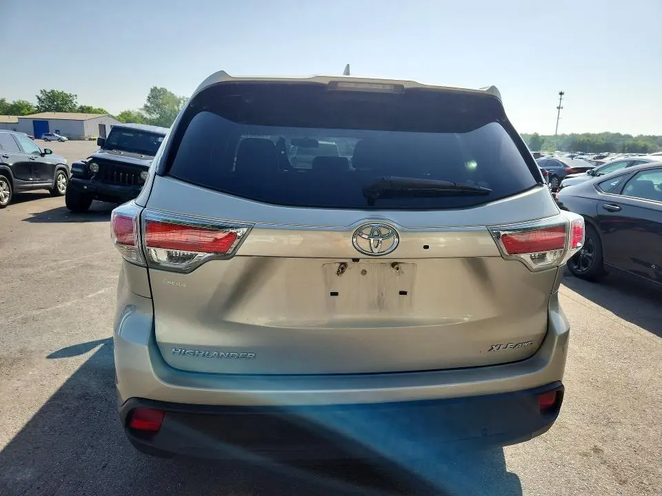 2016 TOYOTA HIGHLANDER XLE  