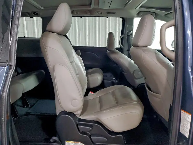 2015 TOYOTA SIENNA XLE  