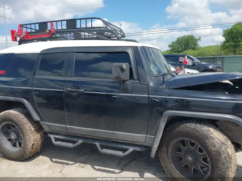 2013 TOYOTA FJ CRUISER  