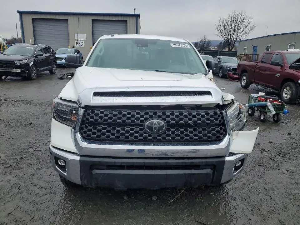 2018 TOYOTA TUNDRA SR5  