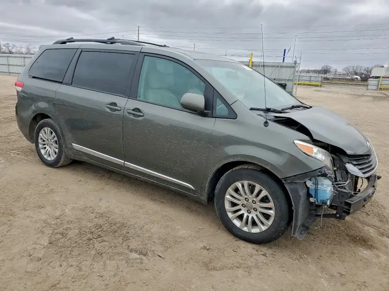 2012 TOYOTA SIENNA XLE  