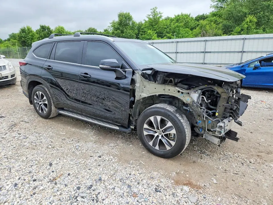 2024 TOYOTA HIGHLANDER XLE  