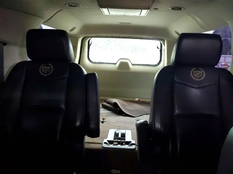 2011 CADILLAC ESCALADE ESV PLATINUM  