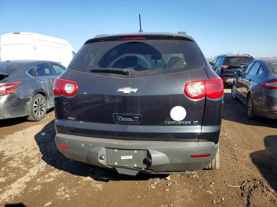2010 CHEVROLET TRAVERSE LT  