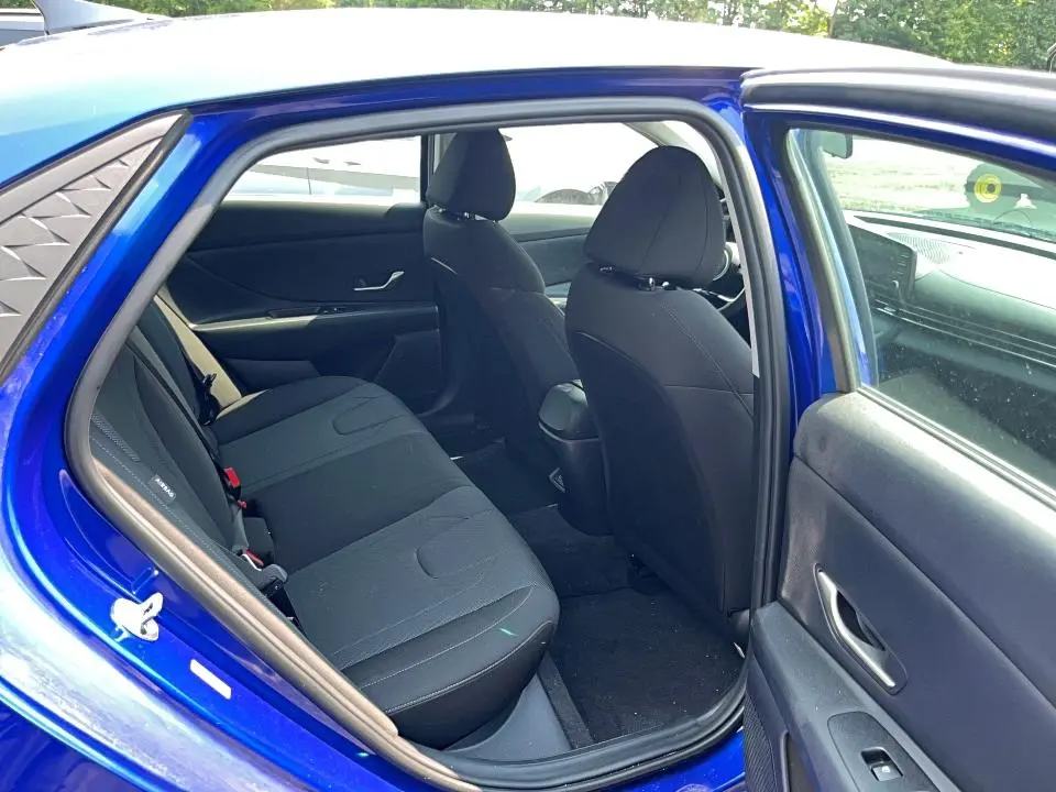 2024 HYUNDAI ELANTRA SE  