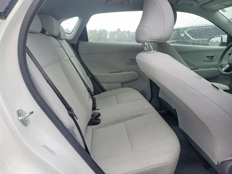 2024 HYUNDAI KONA SE  