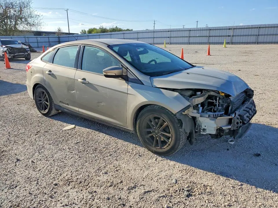 2015 FORD FOCUS SE  