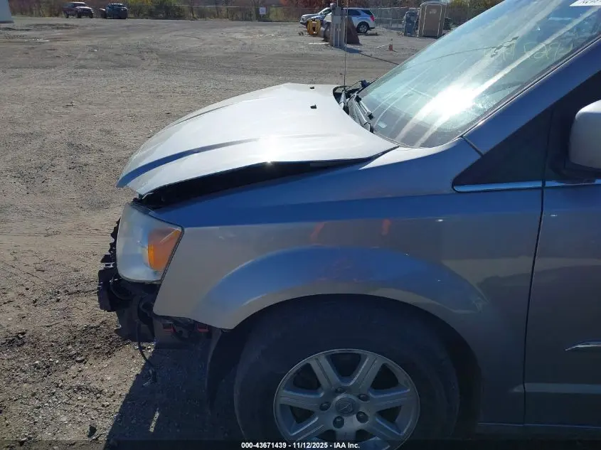2013 CHRYSLER TOWN & COUNTRY TOURING