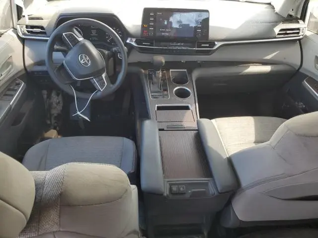 2021 TOYOTA SIENNA LE  
