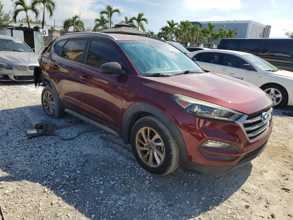 2017 HYUNDAI TUCSON SE  