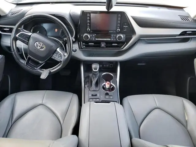 2021 TOYOTA HIGHLANDER XLE  