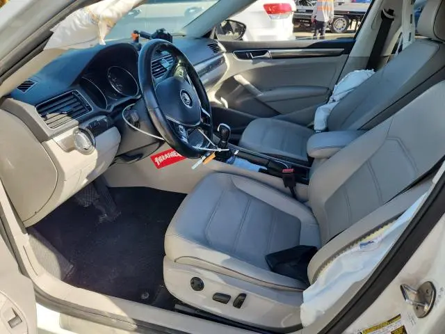 2018 VOLKSWAGEN PASSAT SE  