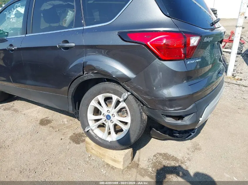 2019 FORD ESCAPE SE