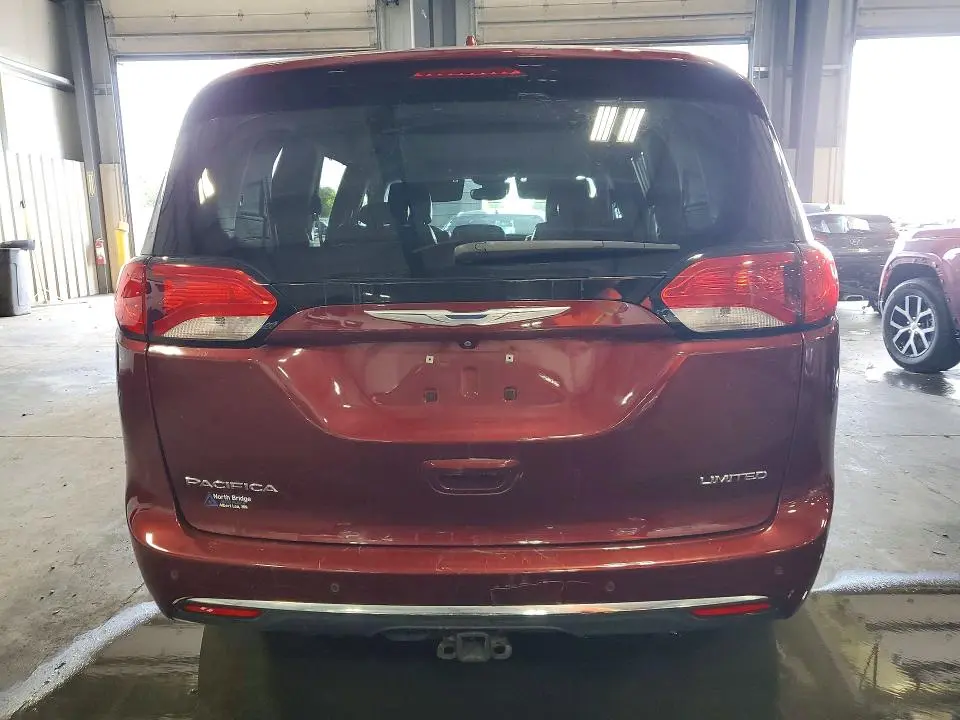 2017 CHRYSLER PACIFICA LIMITED  