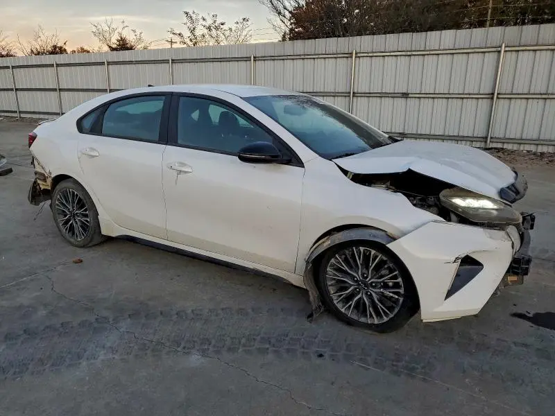 2024 KIA FORTE GT LINE  