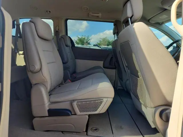 2010 CHRYSLER TOWN & COUNTRY LX  