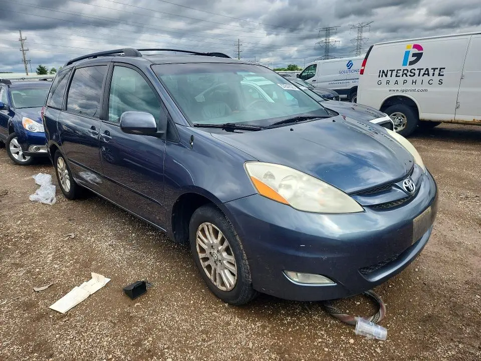 2010 TOYOTA SIENNA XLE  