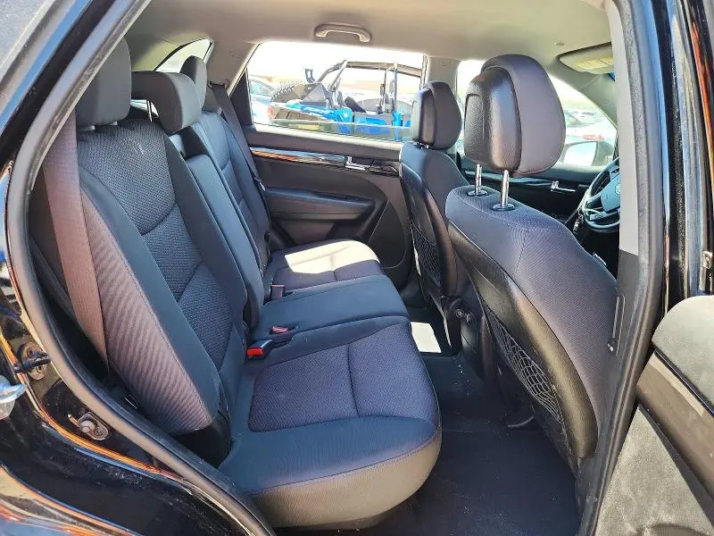 2011 KIA SORENTO LX  