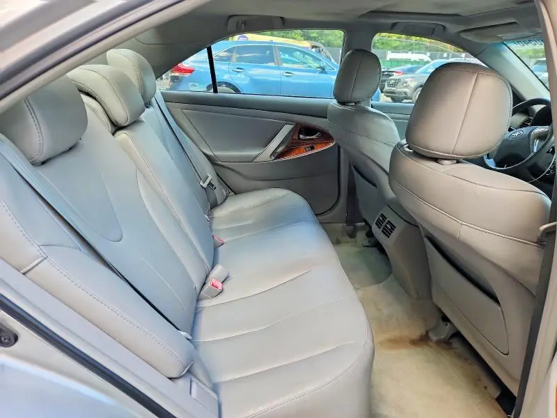 2011 TOYOTA CAMRY XLE  