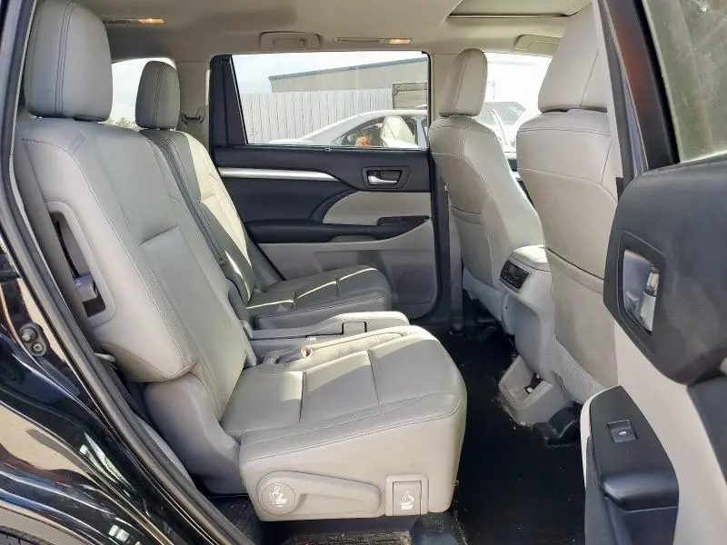 2015 TOYOTA HIGHLANDER XLE  