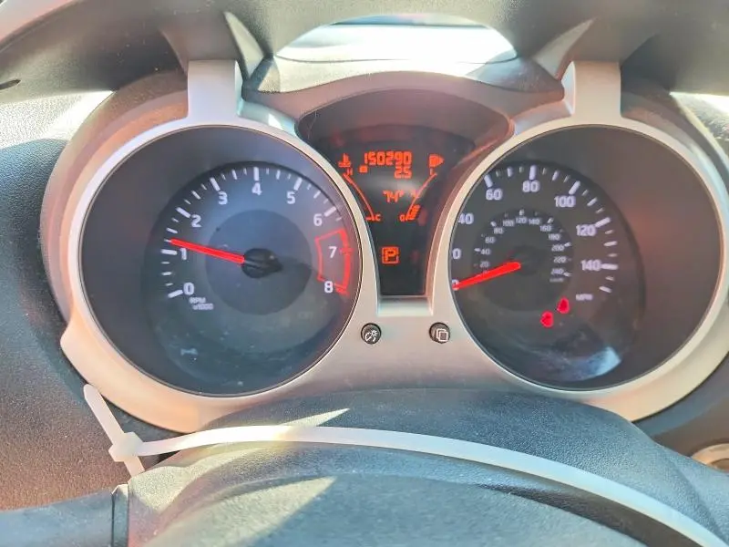 2015 NISSAN JUKE SV  