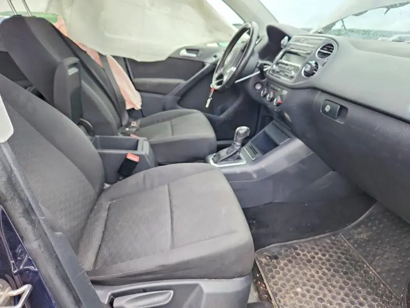 2013 VOLKSWAGEN TIGUAN S  
