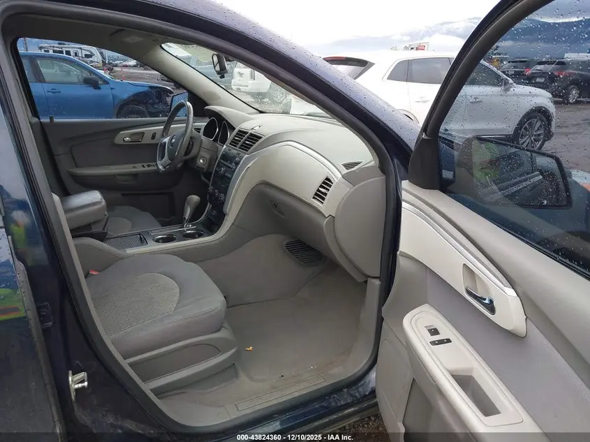 2012 CHEVROLET TRAVERSE LS