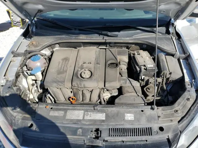 2013 VOLKSWAGEN PASSAT SE  