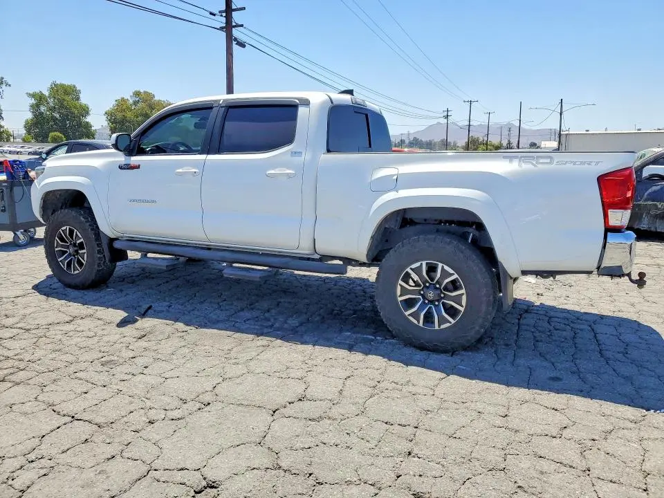 2022 TOYOTA TACOMA SR5 V6  