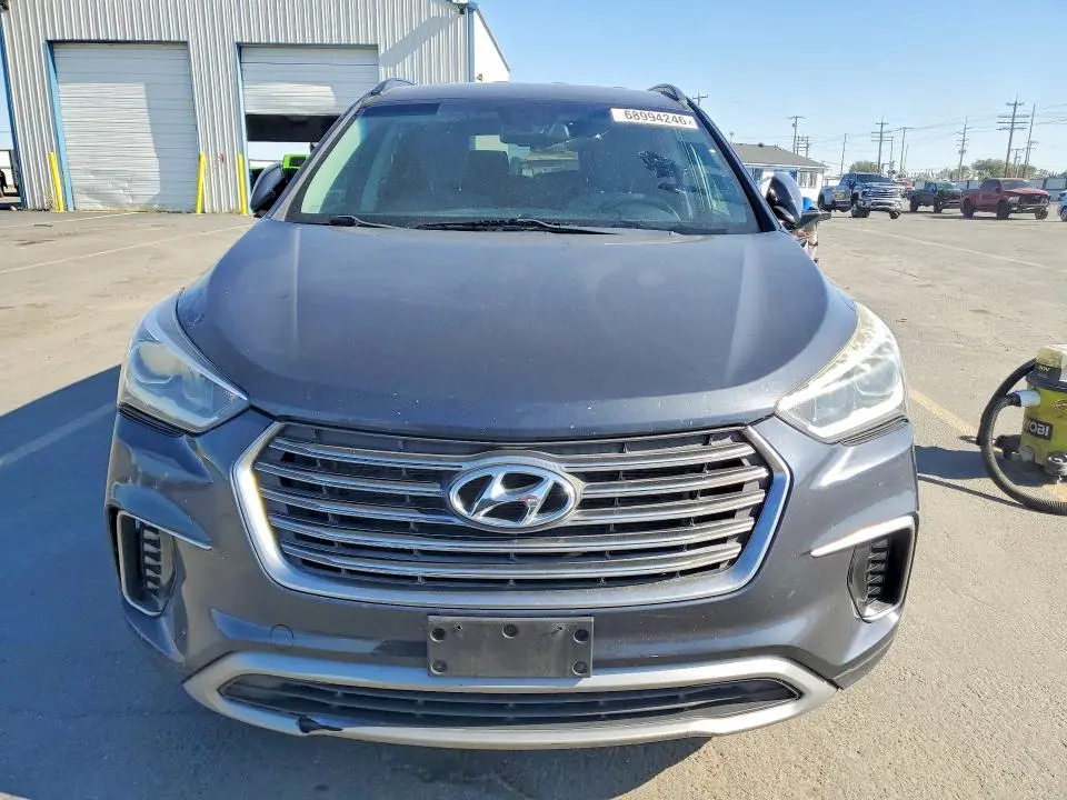 2017 HYUNDAI SANTA FE SE  