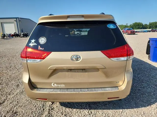 2012 TOYOTA SIENNA LE  