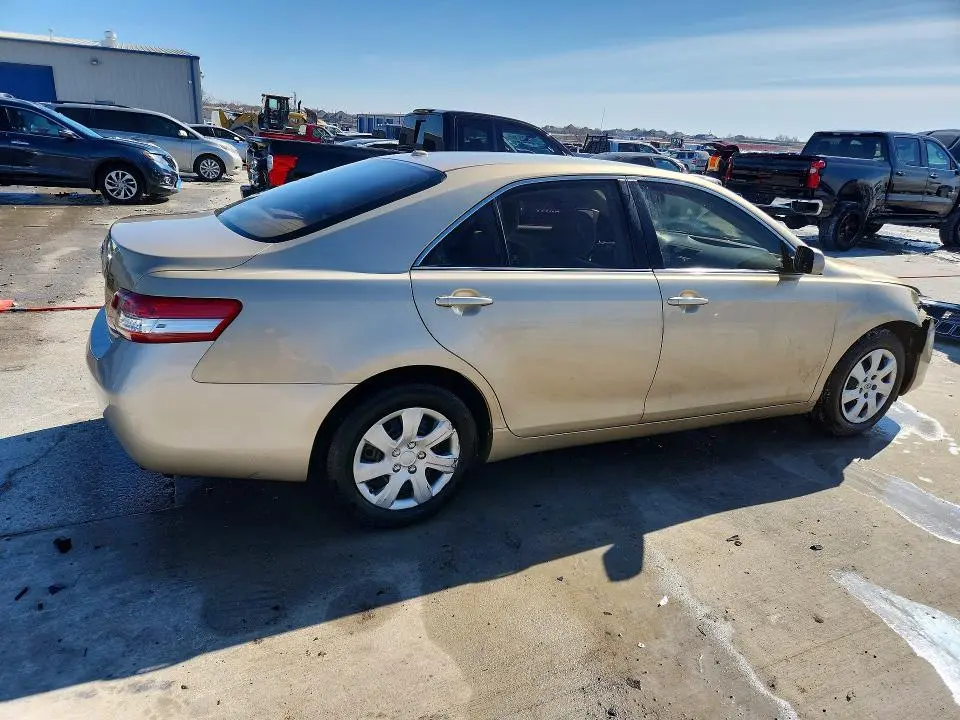 2011 TOYOTA CAMRY LE  