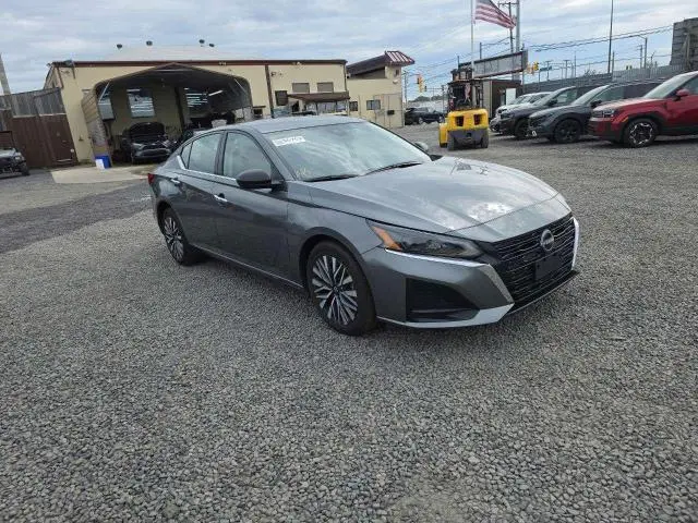 2024 NISSAN ALTIMA SV  