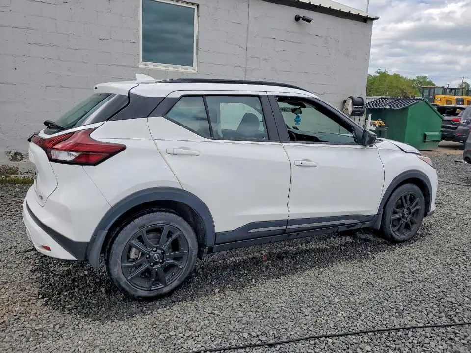 2023 NISSAN KICKS SR  