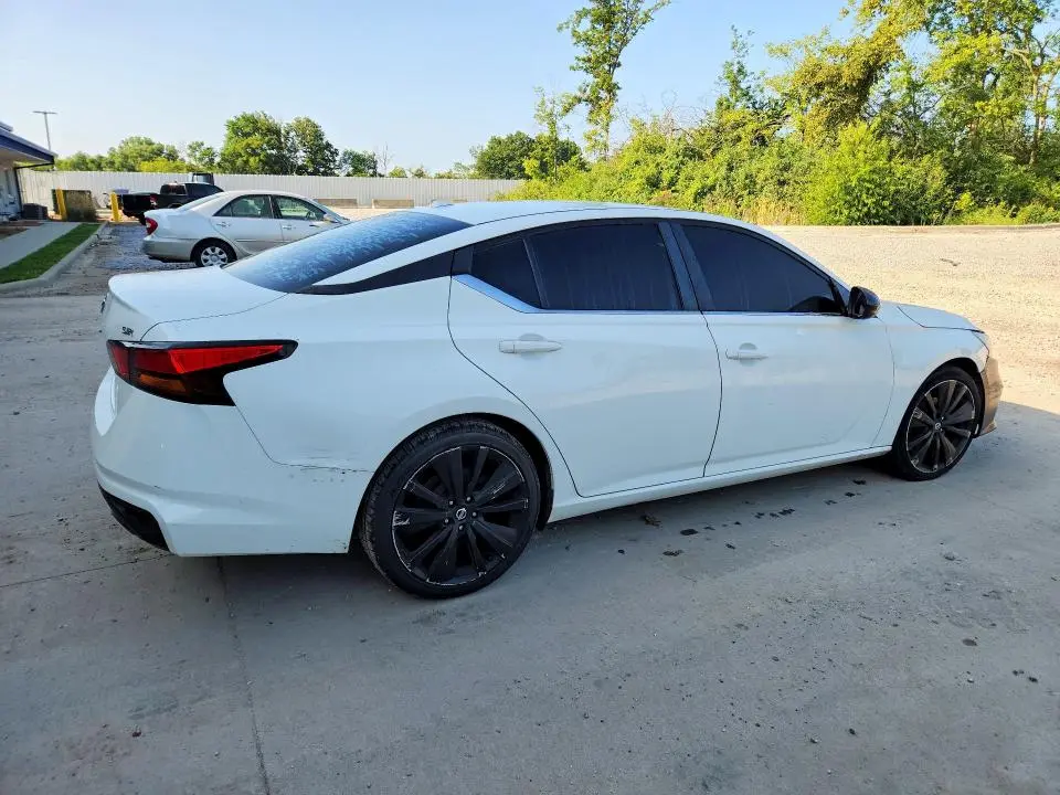 2019 NISSAN ALTIMA SR  