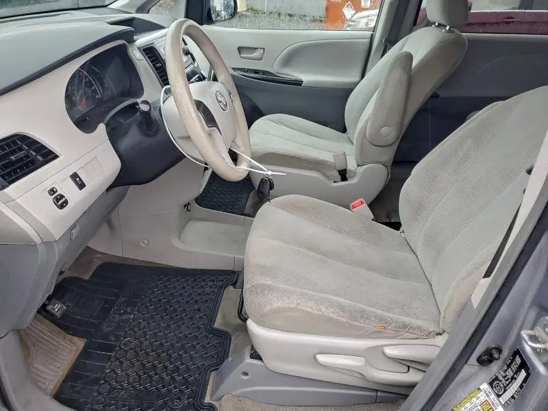 2013 TOYOTA SIENNA   