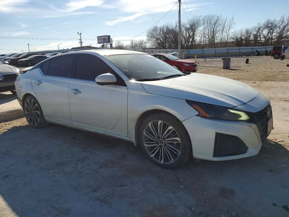 2023 NISSAN ALTIMA SL  