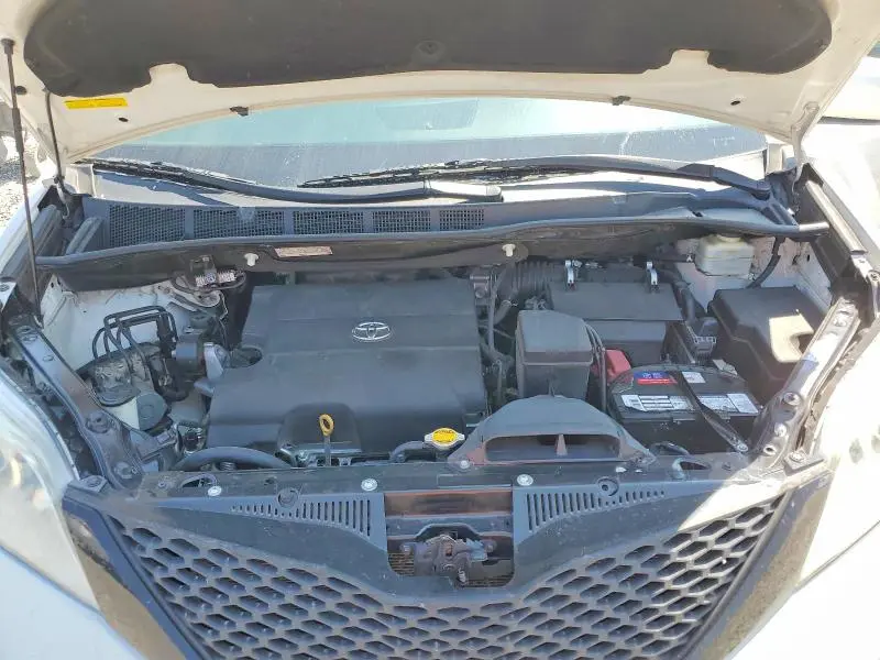 2016 TOYOTA SIENNA XLE PREMIUM 8-PASSENGER  