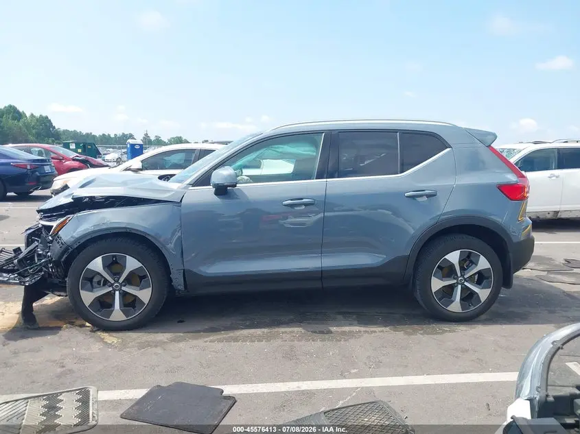 2023 VOLVO XC40 B5 PLUS BRIGHT THEME