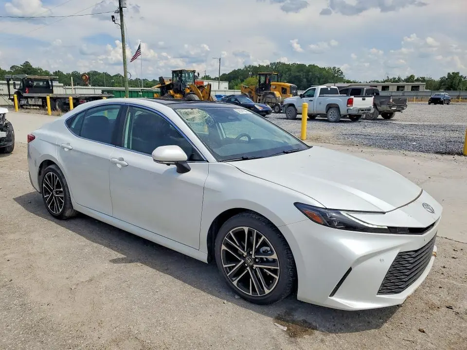 2025 TOYOTA CAMRY XLE  