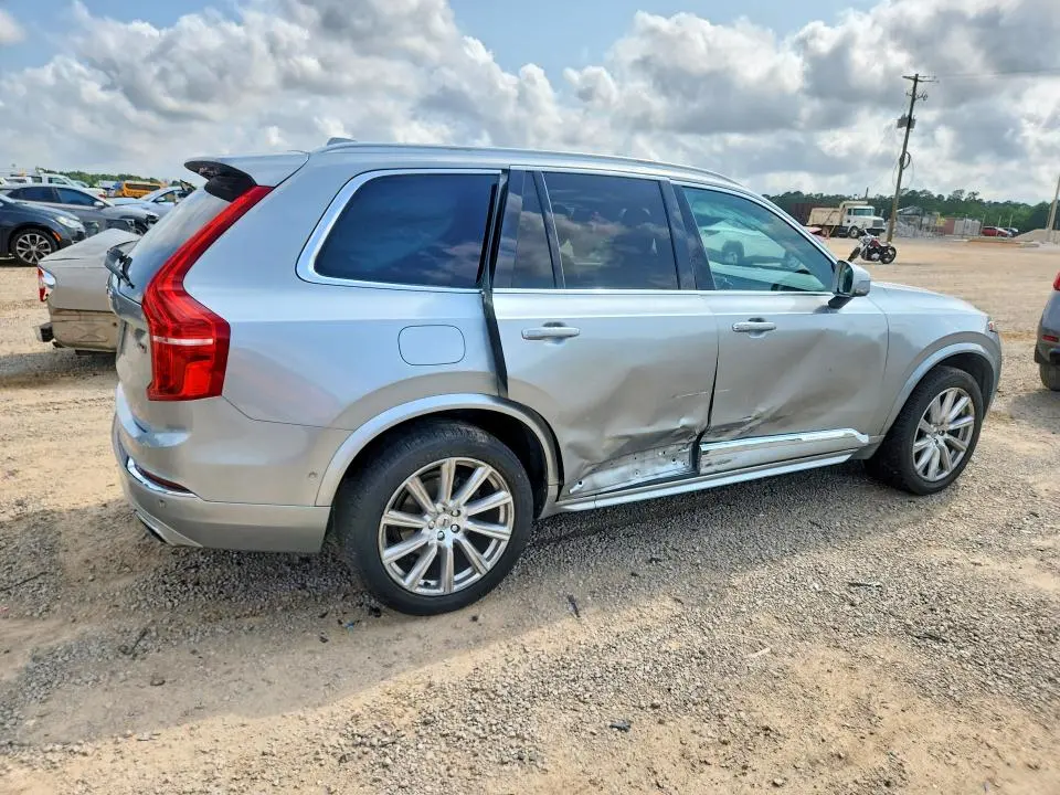 2017 VOLVO XC90 T6  
