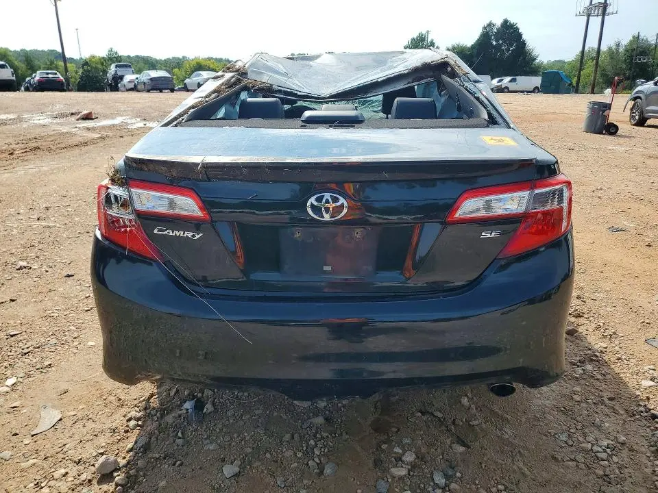2014 TOYOTA CAMRY SE  