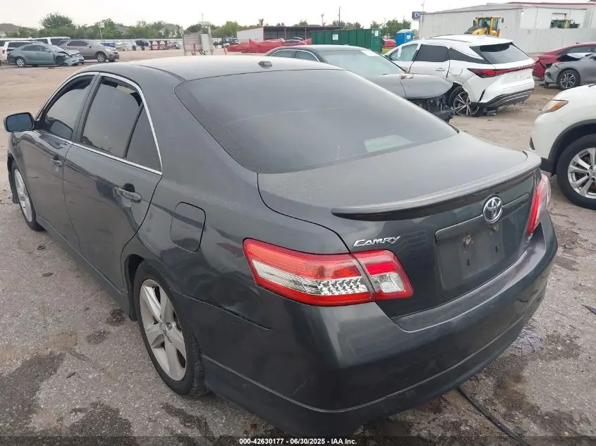 2011 TOYOTA CAMRY SE