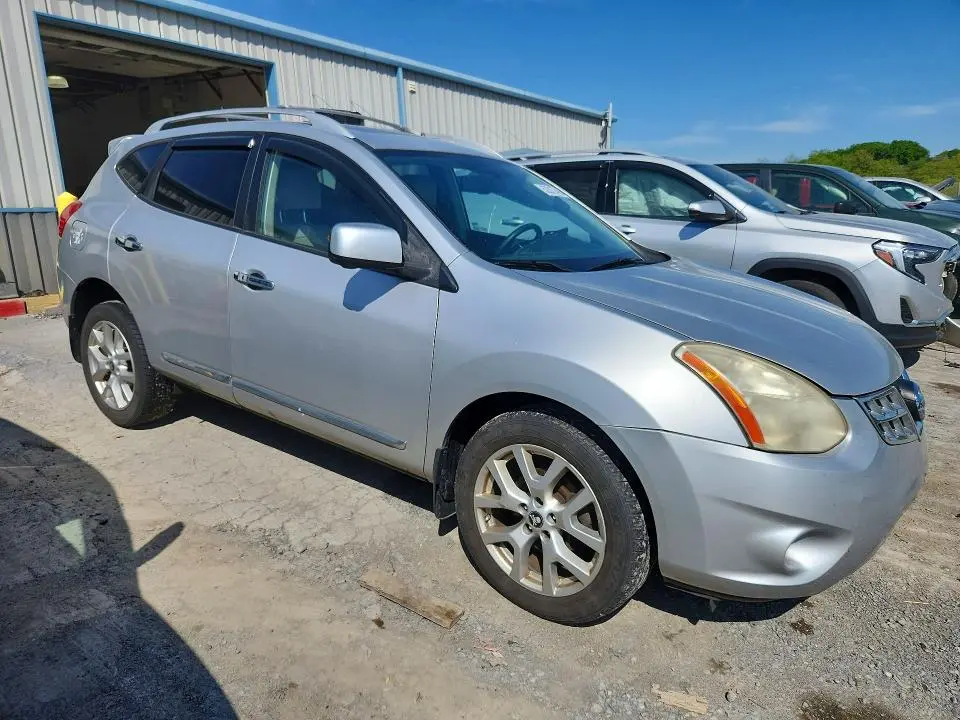 2013 NISSAN ROGUE S  